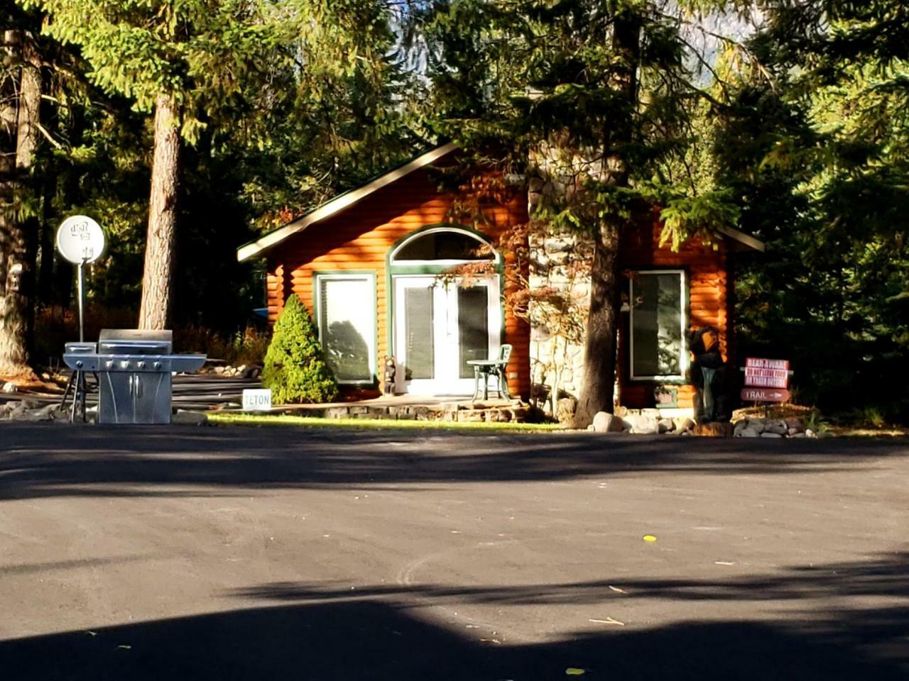 Riverfront Motel & Cabins Thompson Falls Buitenkant foto